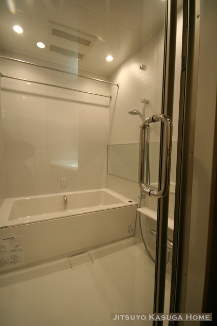 Bath. ※ Another floor plan is a reference image