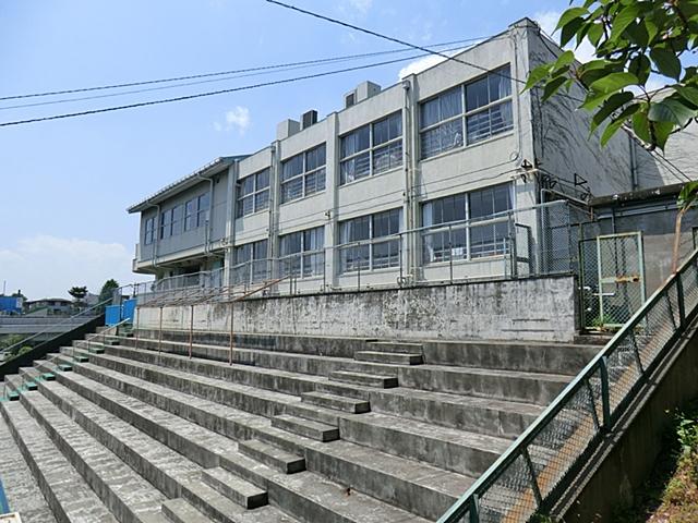 Primary school. 534m to Bunkyo Ward Aoyagi Elementary School