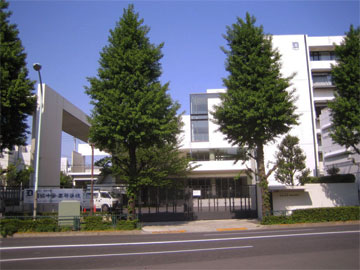 Junior high school. Dokkyochugaku school until (junior high school) 324m