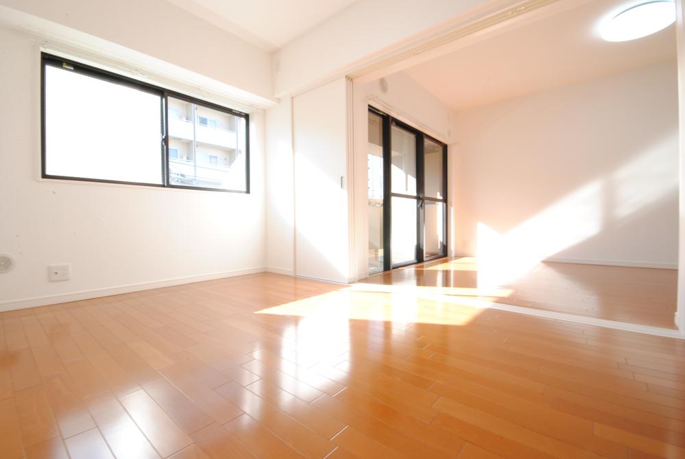 Non-living room. Indoor (11 May 2013) Shooting