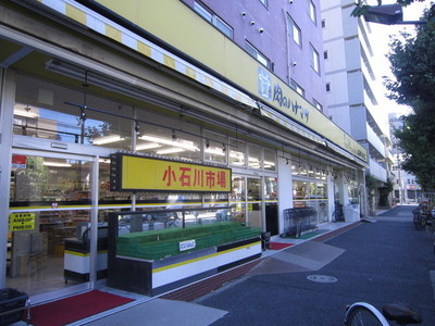 Supermarket. 500m to the meat Hanamasa (super)