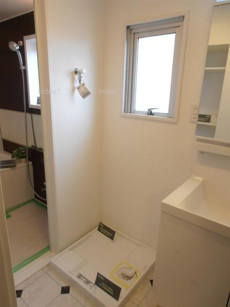 Wash basin, toilet. There is also indoor washing machine Storage