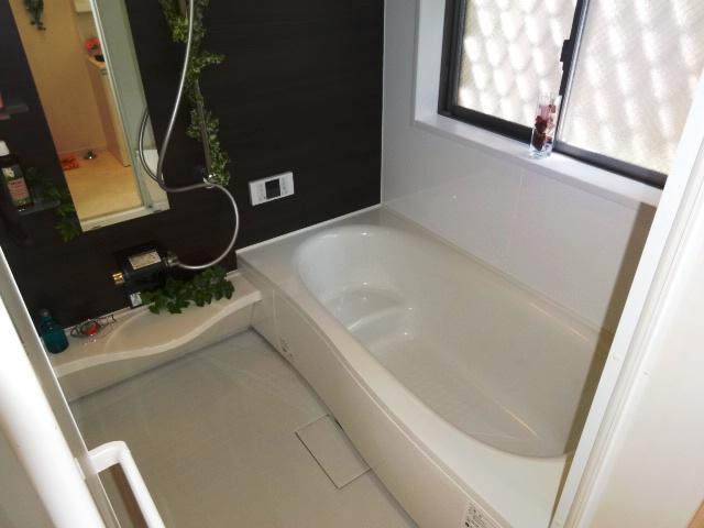 Bathroom. Indoor Building 3 (September 2013) Shooting