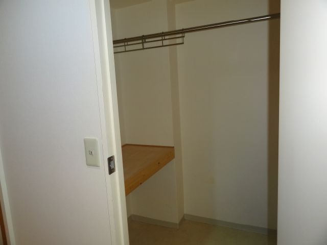 Other room space. Storage convenient! 