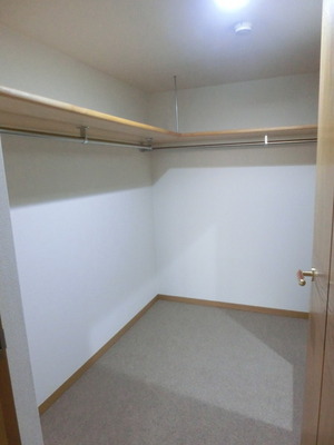 Receipt. Walk-in closet