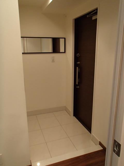 Entrance. Room (August 2013) Shooting