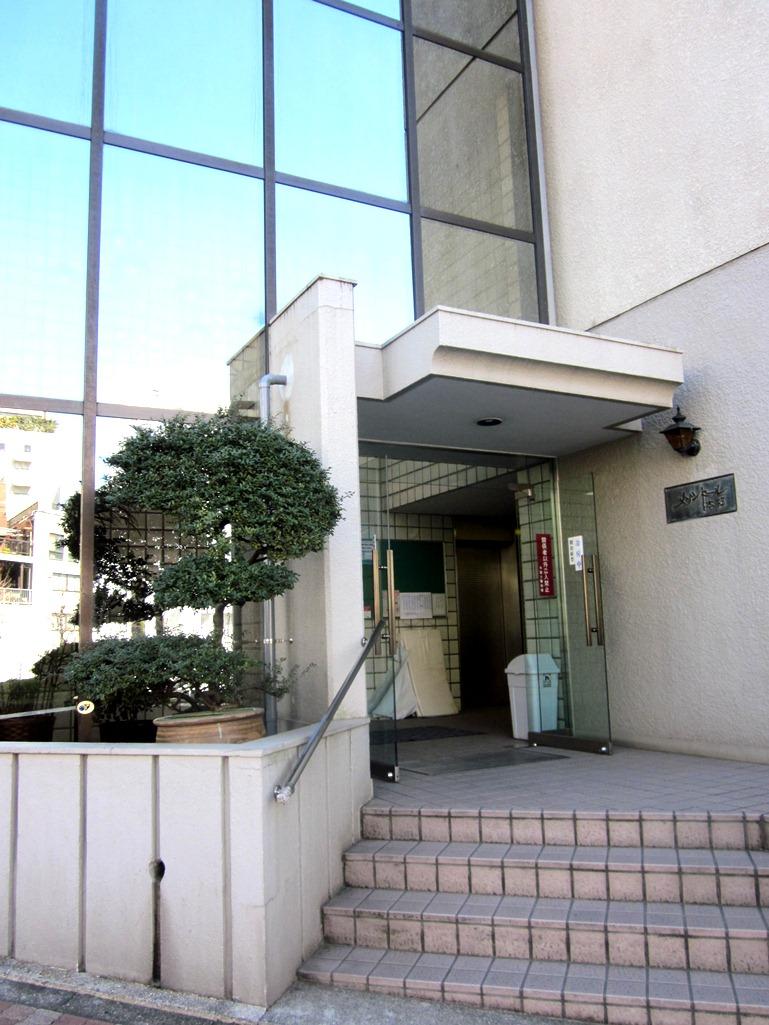 Entrance. Common areas