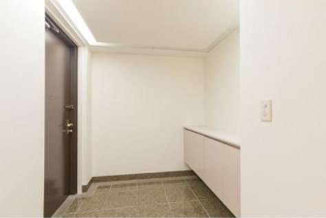 Entrance. ※ Another floor plan is a reference photograph.