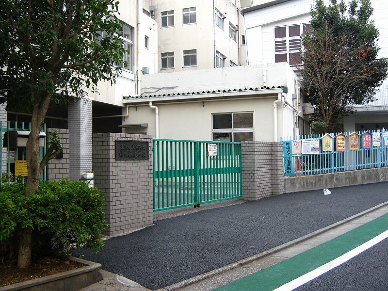 Primary school. Yubiketani up to elementary school (elementary school) 329m