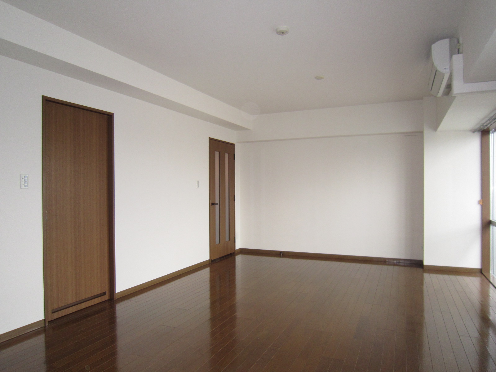 Living and room. 14.2 tatami breadth It is calm interior