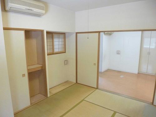 Non-living room. (August 2013) Shooting