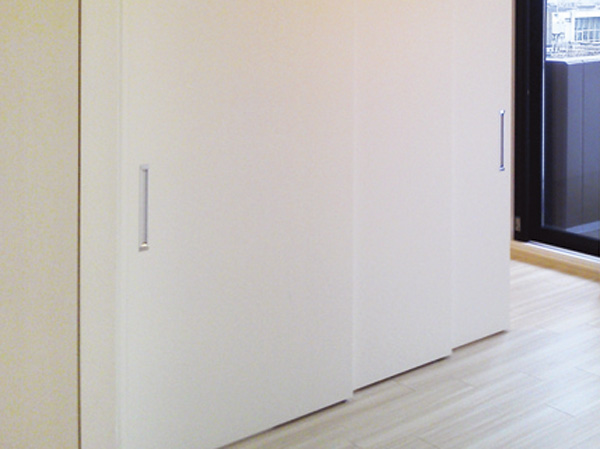 Interior.  [Sliding wall] You can partition to freely LDK and bedroom with three sliding door. Hanging of noise design. Move lightly with one hand, It is also a sense of quality closed in soft clothing.  ※ B type only.