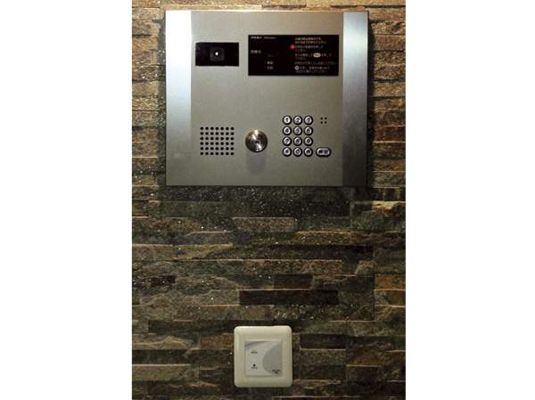 Security.  [Handsfree key system] If the portable key, Without taking, You can only unlock approaches the entrance and elevator. This is a system that combines a smooth admission of advanced security and resident.  ※ Dwelling unit entrance door is unlocked by the cylinder key. (Same specifications)