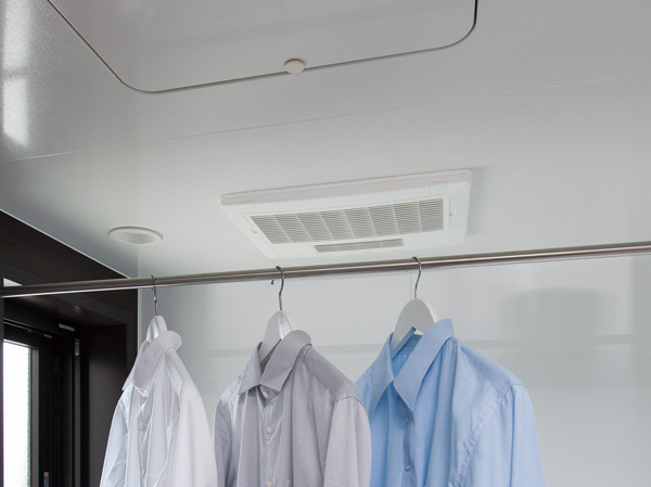 Bathing-wash room.  [Bathroom ventilation drying heater] Relieved to laundry to dry out even on rainy days. You can also use the drying of large laundry such as blankets.