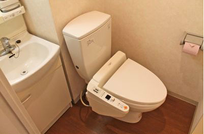 Toilet. Toilet seat with warm water with cleaning function
