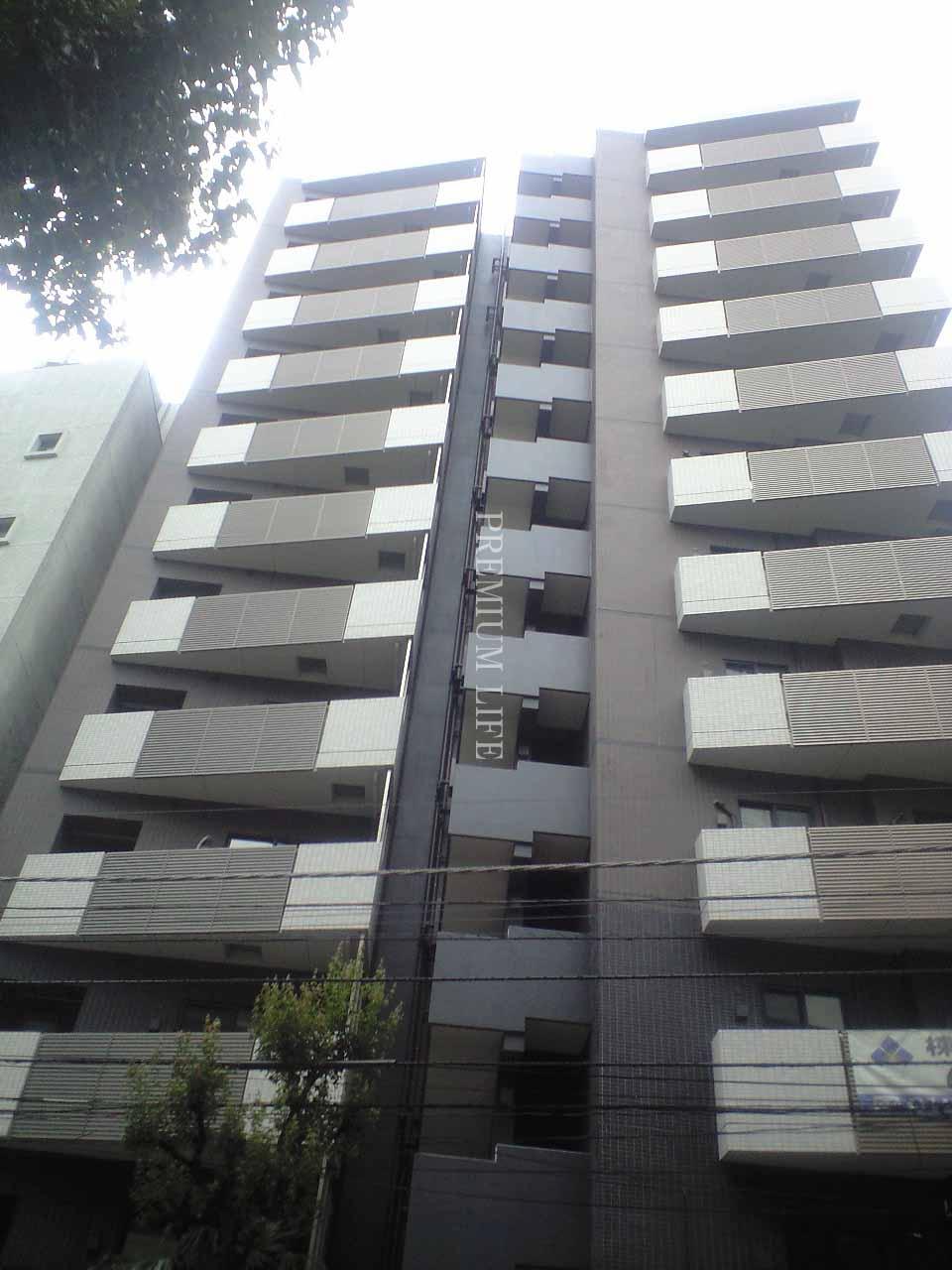 Local appearance photo.  [appearance] The appearance of the chic two-tone color. The rooms are located on the 8th floor part.