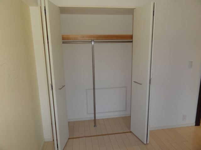 Receipt. Large closet