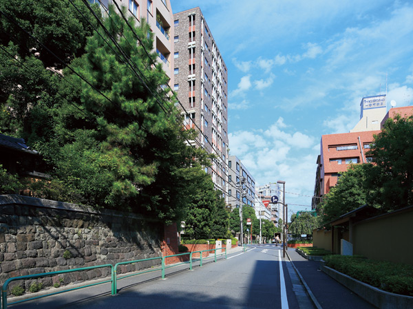 Surrounding environment. Bancho central street (about 220m / A 3-minute walk)