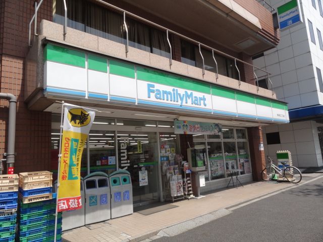 Convenience store. 180m to Family Mart (convenience store)