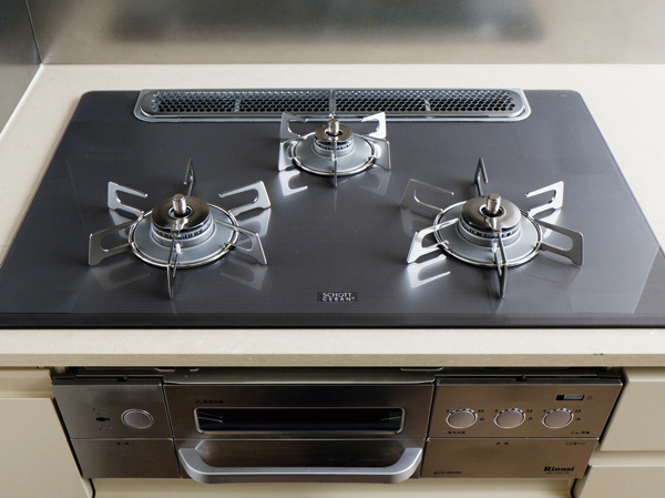 Interior.  [Stove burner] Offer a strong full-scale gas stove of firepower. Cooking oil desuperheater, Lighting failure safety device, Stove ・ Equipped with three of the safety function of the grill forgetting to turn off fire function.