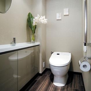 Other Equipment. The toilet, Use clean and comfortable, It was equipped with a heating toilet seat with warm water washing function. Because it is the type of toilet seat can be easily attached and detached, Also cleaning Ease (same specifications)