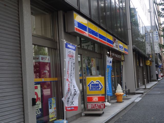 Convenience store. MINISTOP up (convenience store) 380m