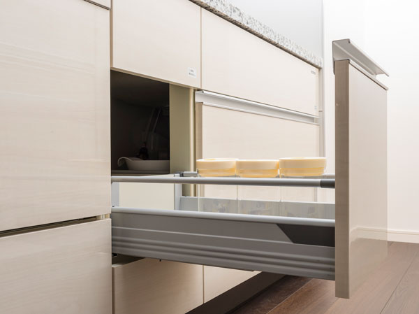 Kitchen.  [Bull motion storage] The storage drawer, It adopted a bull motion function that slowly closes. For close to quiet, You can also minimize the impact to the stored items.