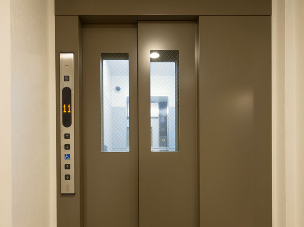 Security.  [Elevator with security window]  Elevator, With a security window that you can see how in the car from the outside. It enhances the peace of mind at the time of use. (Except the first floor)