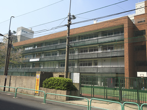 Surrounding environment. Municipal Kanda Hitotsubashi Junior High School (about 1130m / A 15-minute walk)