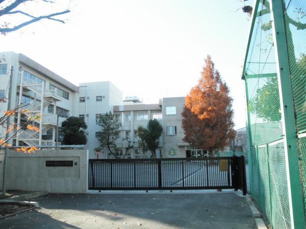 Primary school. Chofu Municipal Sugimori 260m walk to the elementary school 4 minutes