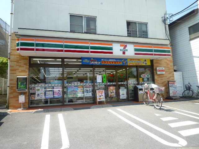 Convenience store. 180m to Seven-Eleven (convenience store)