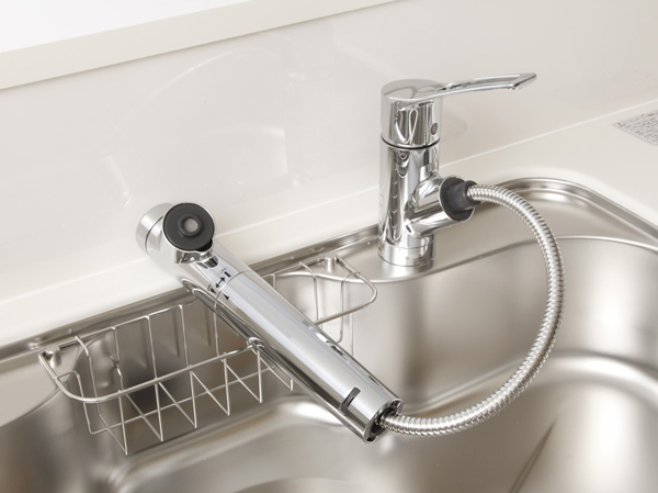 Kitchen.  [Water purifier integrated mixing faucet] Cleaning of the sink because the shower head is pulled out freely is also easy.