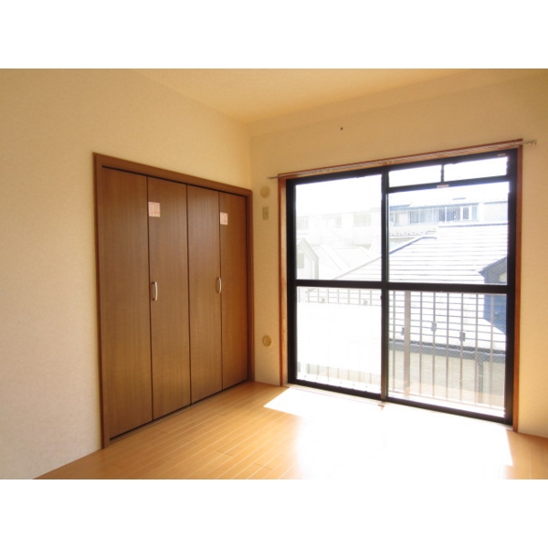 Living and room. It has been changed from the Japanese-style rooms to Western-style!