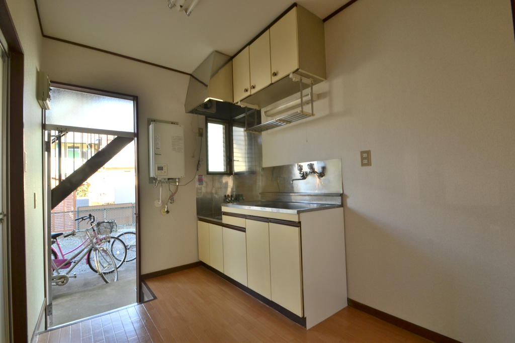 Kitchen. Two-burner stove installation Allowed