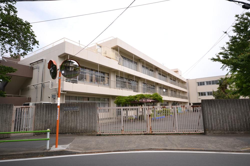 Primary school. Chofu stand up to the second elementary school 485m