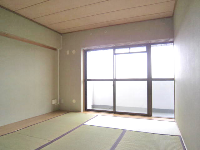 Living and room. Balcony side Japanese-style room. With plates