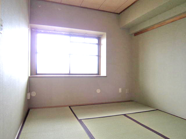 Living and room. Corridor side Japanese-style room. With bay window