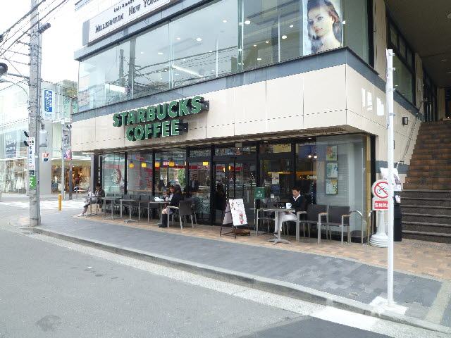 Dorakkusutoa. 300m to Starbucks (drugstore)