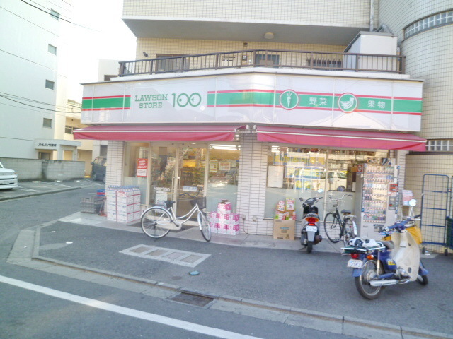 Convenience store. 100 yen 250m to Lawson (convenience store)