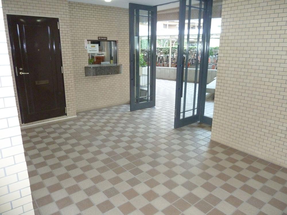 Other common areas. Entrance hall
