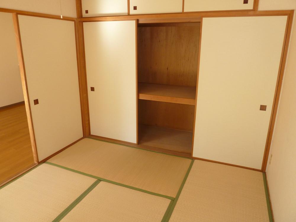 Non-living room. Japanese-style room ・ Armoire