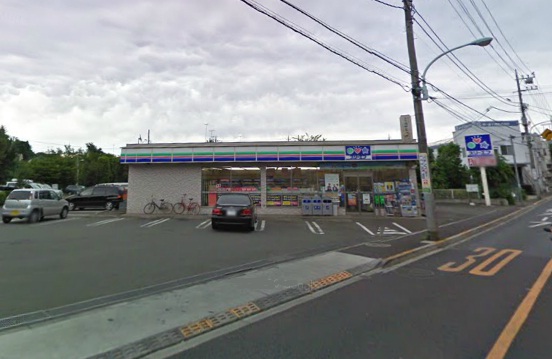 Convenience store. Three F Chofu Jindaijiminami the town store (convenience store) to 529m