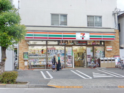 Convenience store. Seven-Eleven (convenience store) to 200m