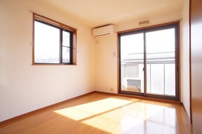 Living and room. Comfortable 2 Kaikaku room! Bright two-plane daylight!