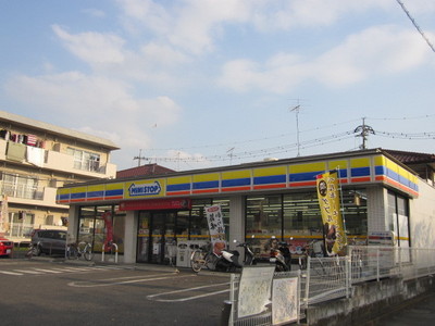 Convenience store. MINISTOP tsutsujigaoka south exit shop until the (convenience store) 425m