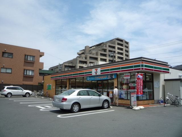 Convenience store. Seven-Eleven (convenience store) to 350m