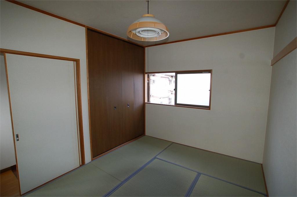 Other room space. 2F Japanese-style room ☆ Two-sided lighting