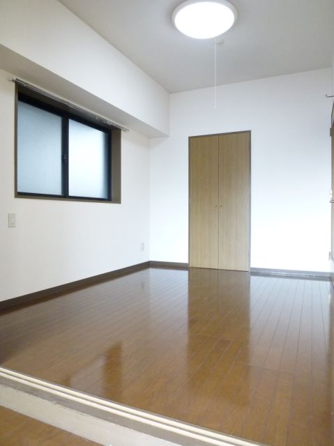 Living and room. Of clean flooring Interoceanic