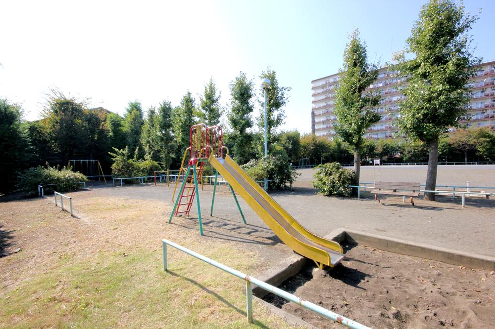 Other common areas. On-site park