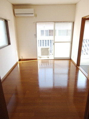 Living and room. Corner room clean flooring